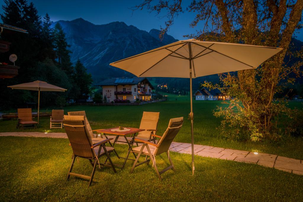 Bio-Holzhaus Und Landhaus Heimat Ramsau am Dachstein Exterior photo